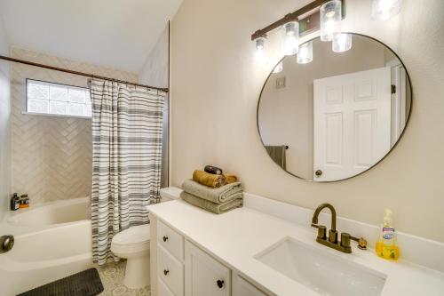 16 Mi to DIA Townhome with Fireplace in Aurora 16 Mi to DIA Townhome with Fireplace in Aurora