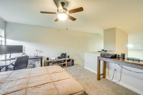 16 Mi to DIA Townhome with Fireplace in Aurora 16 Mi to DIA Townhome with Fireplace in Aurora