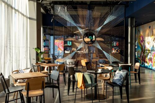 Lobby, Moxy Plymouth in Plymouth
