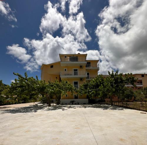 Hotel Odyssion - image 6
