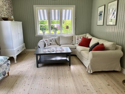 Exterior view, Gard Morbacka Bed & Breakfast in Björkenäs