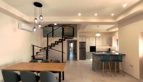 บริการและสิ่งอำนวยความสะดวก, Olive Stonehouses - Alkistis in อาโน เวอร์กา