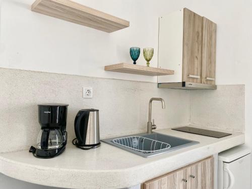Fikas Hotel – Naxos City, UT