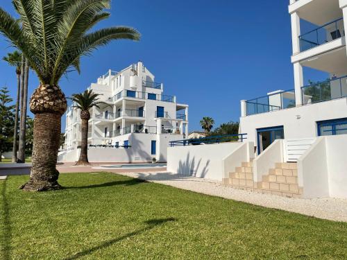 apartamento 4 personas, amplias terrazas y 2OO mt de la playa