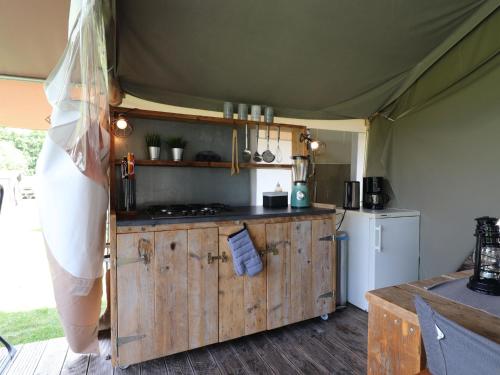 Konyha, Safari Tent in Friesland near Nature in Twijzelerheide