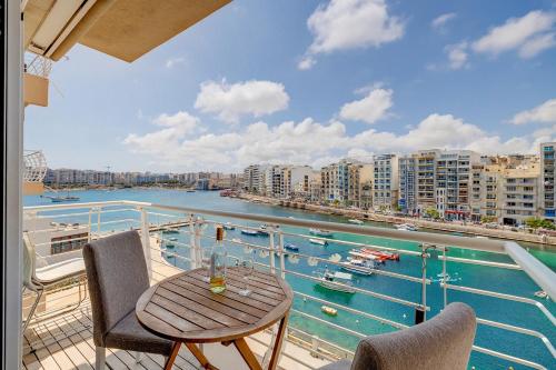 Exquisite Seafront Apart in Spinola Bay St Julians - Location saisonnière - Paceville