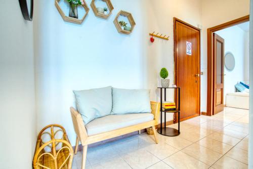 GuestHost - Casa Graziella, bilocale a 5 minuti dal San Raffaele per 5 in Bande Nere