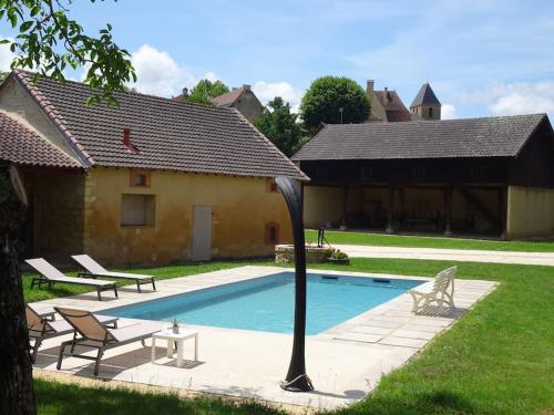 Domaine avec piscine à Milhac dans le Lot