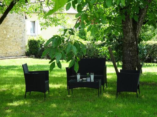 Domaine avec piscine à Milhac dans le Lot