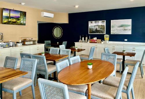 Beach View Hotel - image 9