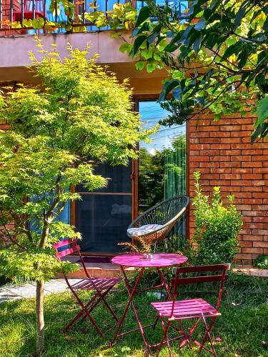 Family Room with Garden View