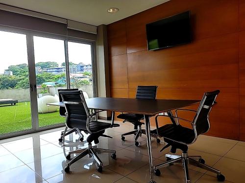 Nuevo y espectacular APT - 100 MBPS 15 min del aeropuerto in Uruca