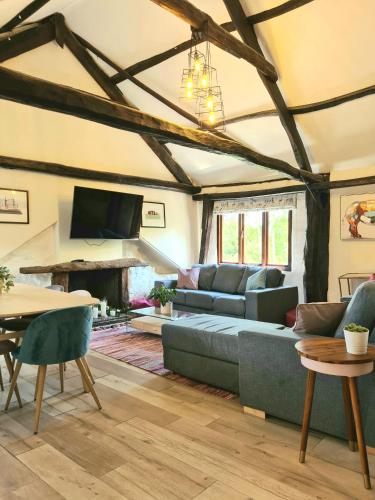 B&B Hennock - Historic Property with Stunning Views (Walk to the pub) - Bed and Breakfast Hennock