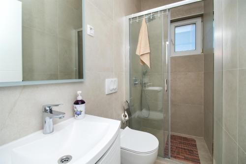 One-Bedroom Apartment image 10