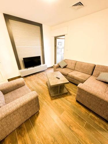 central apartment for rent 28