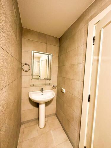 Central Apartment For Rent 28 - image 8