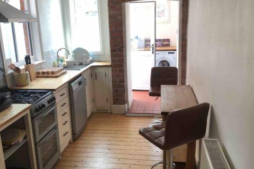 Lovely 3 bedroom house-Heart of Moseley Village in Birmingham