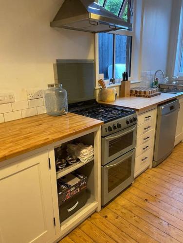 Lovely 3 bedroom house-Heart of Moseley Village in Birmingham