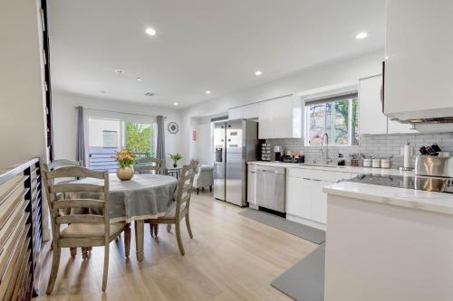 Modern Townhouses in Studio City, Los Angeles (photo 4)