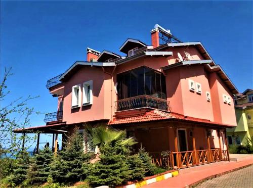 Sea view Triplex Villa Close to SERA Lake and Restaurants