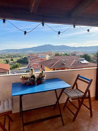 Balkons/terase, Charming apartment with parking, mountain view, close to the beach in Santa Maria Coghinas