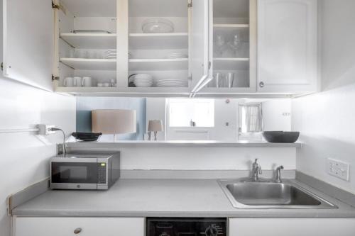 Dupont Circle 1BR w WD 2 blocks to Whole Foods WDC-62 in Washington, USA