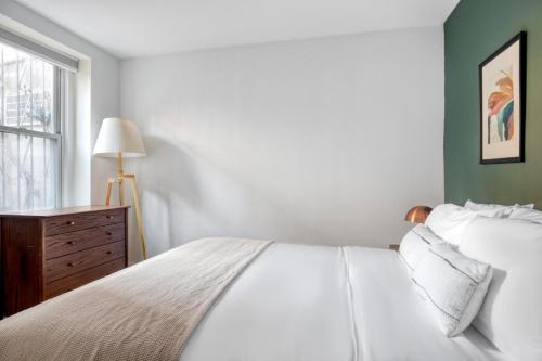 Dupont Circle 1BR w WD 2 blocks to Whole Foods WDC-62 in Washington, USA