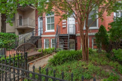 Dupont Circle 1BR w WD 2 blocks to Whole Foods WDC-62