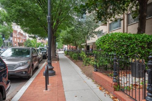 Dupont Circle 1BR w WD 2 blocks to Whole Foods WDC-62