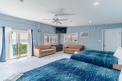 Boardwalk Sand & Surf Beach Hotel Oceanfront - image 10