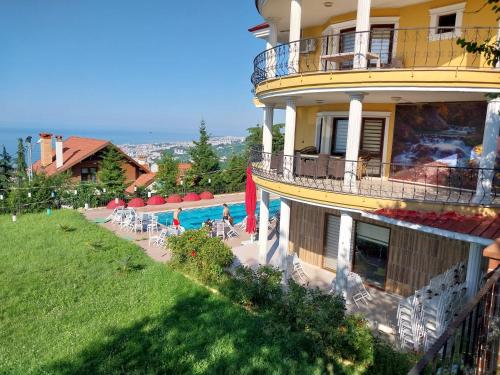 Trabzon manzaralı havuzlu villa