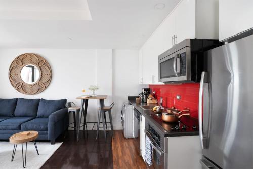 809-2B New bldg Jr columbus circle Balcony WD in New York, USA