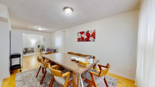 บริการและสิ่งอำนวยความสะดวก, 3-Bed 3-Bath Cozy Vacation House in Ajax, Greater Toronto Area, ON, Canada in อแจค