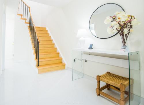 ทางเข้า, 3-Bed 3-Bath Cozy Vacation House in Ajax, Greater Toronto Area, ON, Canada in อแจค