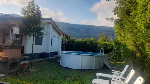 2 bedrooms house with enclosed garden and wifi at Iraneta