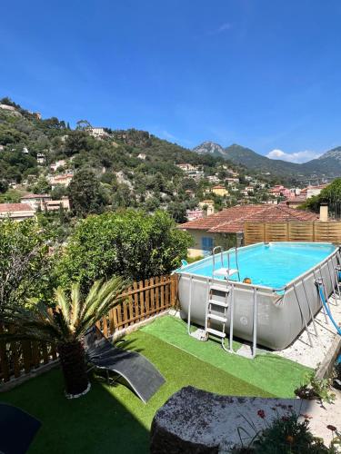 Maisonnette avec escalier - Pension de famille - Menton