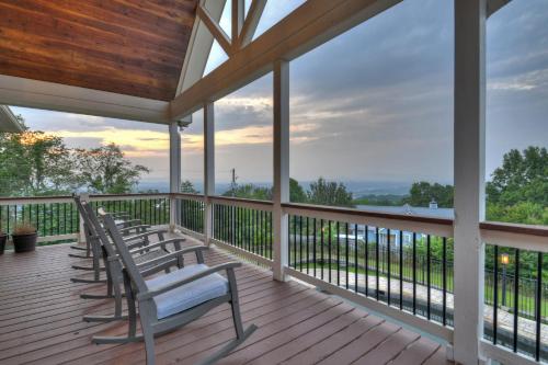 Talona Mtn ViewHaus - Pool Mtn View Dog Friendly in Ellijay, USA