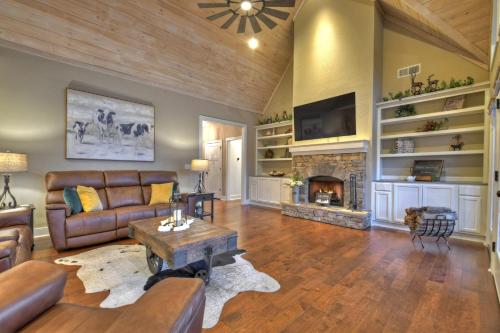 Talona Mtn ViewHaus - Pool Mtn View Dog Friendly in Ellijay, USA