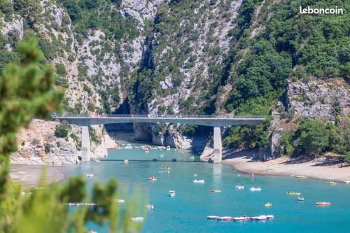 CAMPING 3* ! PROGHE DES GORGES DU VERDON ET LAC DE STE CROIX 04500 ! TOUT EQUIPE ! CHAMPS DE LAVANDE in Sainte-Croix-du-Verdon