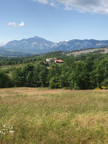 Country home with beautiful views chambre d'hôte Vaumeilh