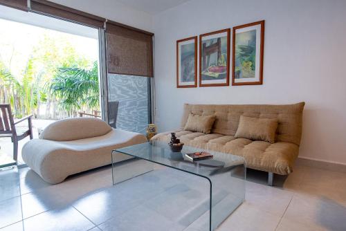 87965 Spacious and private retreat 1 block from the Ocean in Progreso East in Progreso, Mexico