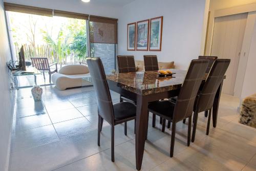 87965 Spacious and private retreat 1 block from the Ocean in Progreso East in Progreso, Mexico