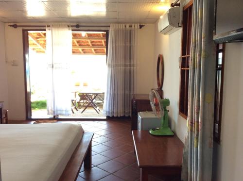 room detail thumbnail 1