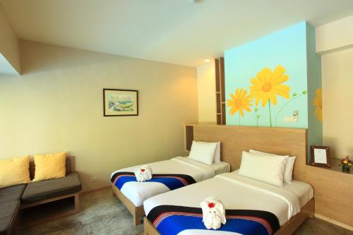 2 twin beds