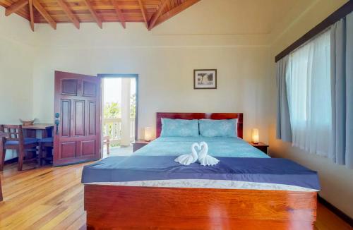 Sandy Feet Beach Resort – Placencia