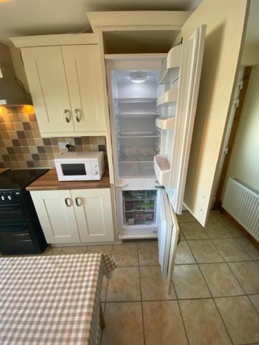 virtuve, JMD Lodge - Self Catering Property in the heart of The Burren between Ballyvaughan, Lisdoonvarna, Do in Kilfenora