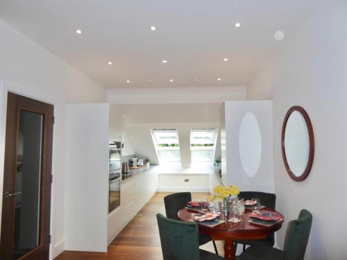 Picture of Springfield Court 12