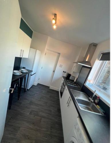 Spacious 2bedroom property by Star Suites - Apartment - Elswick