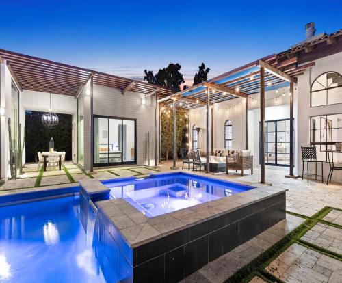 Exterior view, Las Casitas Extraordinaire in Paradise Valley