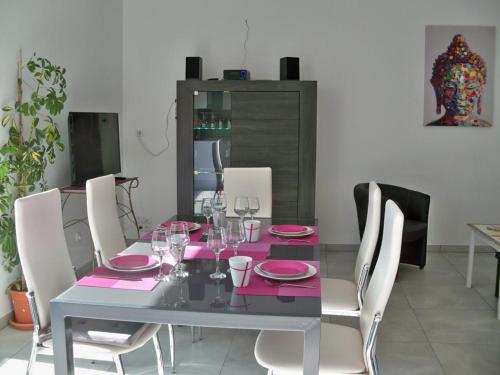 Gîte Veigné, 3 pièces, 4 personnes - FR-1-381-102 (Gite de charme en Touraine avec clim, jardin et toutes commodites incluses, proche Chateaux de la Lo) in Montbazon